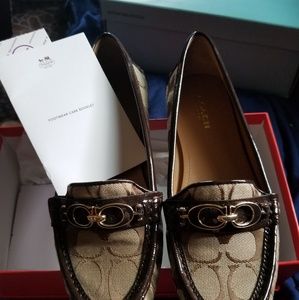 COACH WOMENS SHOES 6.5M. BRAND NEW NEVER WORN